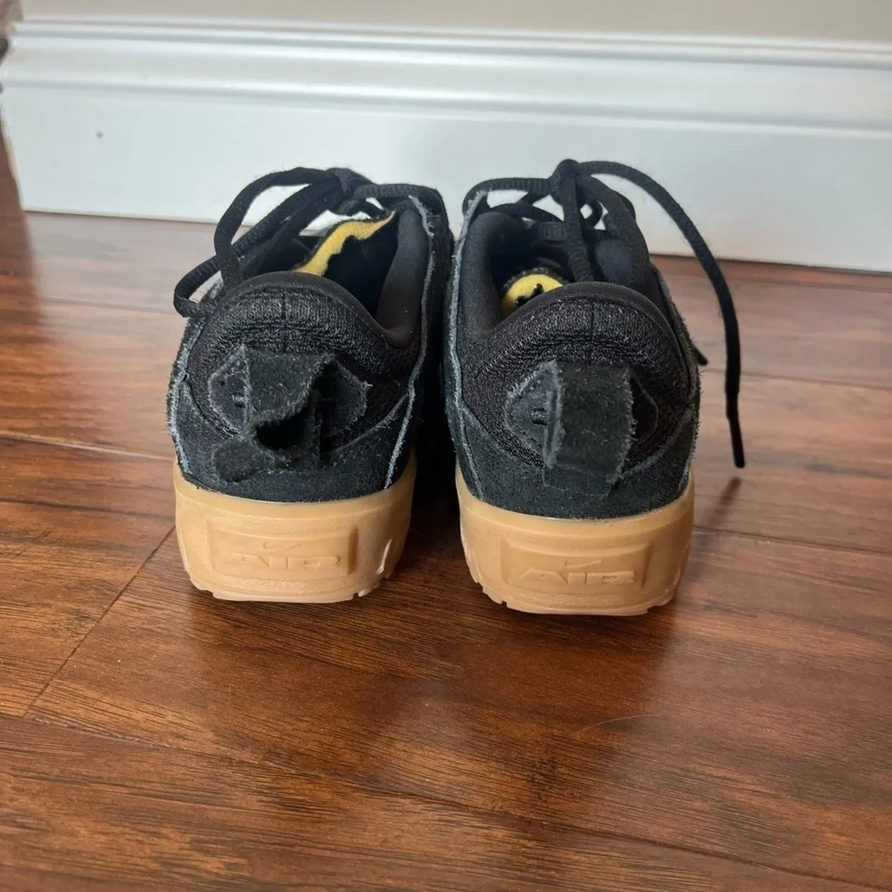 NWOT Nike Kids SB Day One Skate Shoe Black and Gum color Sneakers-Size 4.5